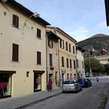 Residence Di Via Perugina 22 Gubbio Exterior foto